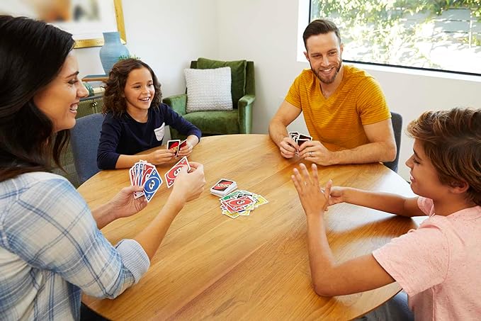 Mattel Games Giant UNO Card Game for Kids, Adults & Family Night, Oversized Cards & Customizable Wild Cards for 2-10 Players